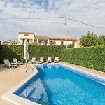 Atemberaubende Mit Pool, Jacuzzi, Sauna, Panoramablick, Eigener Taverne, Spielplatz, Kamin Hébergement de vacances
