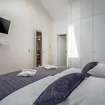 Atemberaubende Mit Pool, Jacuzzi, Sauna, Panoramablick, Eigener Taverne, Spielplatz, Kamin * Kaštelir