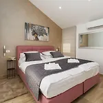 Atemberaubende Mit Pool, Jacuzzi, Sauna, Panoramablick, Eigener Taverne, Spielplatz, Kamin Hébergement de vacances Kaštelir