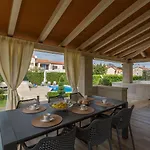 Atemberaubende Mit Pool, Jacuzzi, Sauna, Panoramablick, Eigener Taverne, Spielplatz, Kamin *