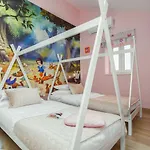 Atemberaubende Mit Pool, Jacuzzi, Sauna, Panoramablick, Eigener Taverne, Spielplatz, Kamin Hébergement de vacances Kaštelir