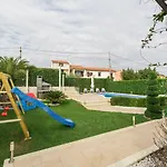 Atemberaubende Mit Pool, Jacuzzi, Sauna, Panoramablick, Eigener Taverne, Spielplatz, Kamin * Kaštelir
