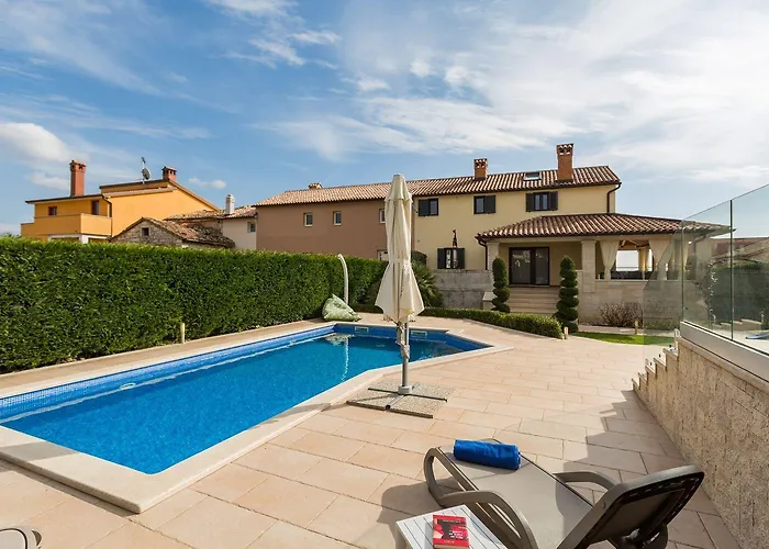 Ferienhaus Atemberaubende Mit Pool, Jacuzzi, Sauna, Panoramablick, Eigener Taverne, Spielplatz, Kamin