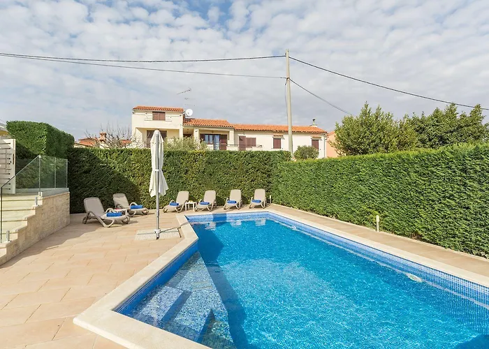 Atemberaubende Mit Pool, Jacuzzi, Sauna, Panoramablick, Eigener Taverne, Spielplatz, Kamin 펜션