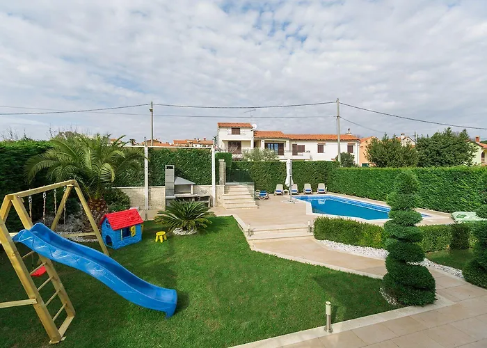 Ferienhaus Atemberaubende Mit Pool, Jacuzzi, Sauna, Panoramablick, Eigener Taverne, Spielplatz, Kamin