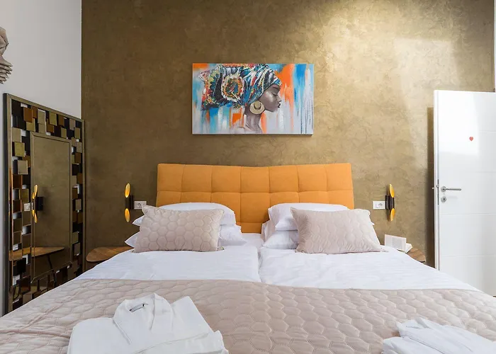 Ferienhaus Atemberaubende Mit Pool, Jacuzzi, Sauna, Panoramablick, Eigener Taverne, Spielplatz, Kamin