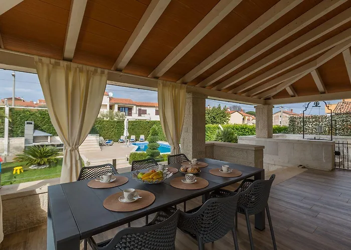 Atemberaubende Mit Pool, Jacuzzi, Sauna, Panoramablick, Eigener Taverne, Spielplatz, Kamin *