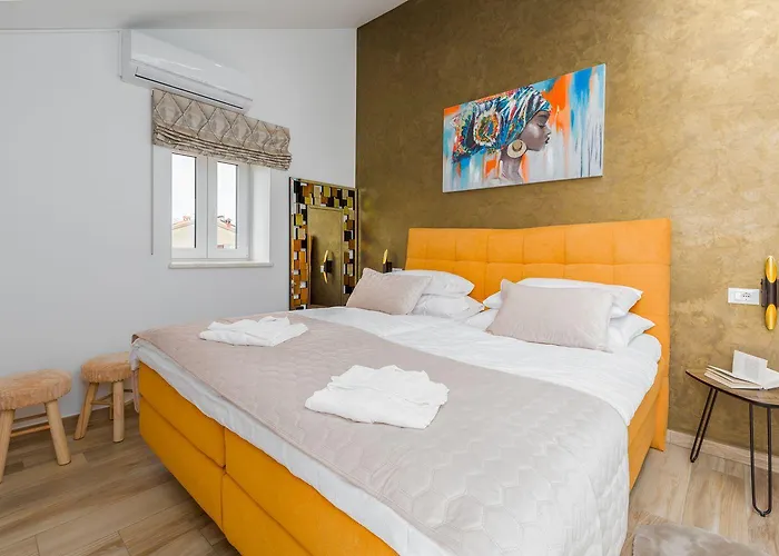 Atemberaubende Mit Pool, Jacuzzi, Sauna, Panoramablick, Eigener Taverne, Spielplatz, Kamin