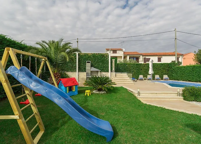 Ferienhaus Atemberaubende Mit Pool, Jacuzzi, Sauna, Panoramablick, Eigener Taverne, Spielplatz, Kamin