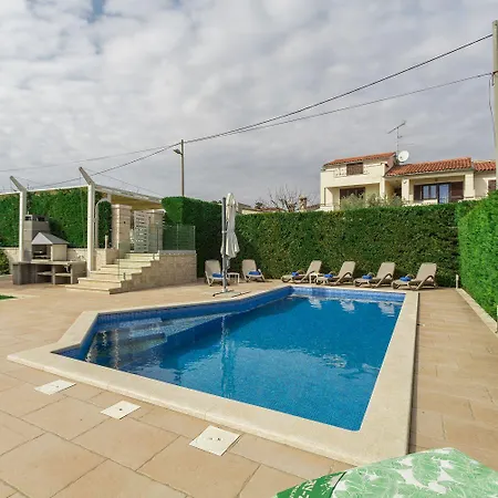 Atemberaubende Mit Pool, Jacuzzi, Sauna, Panoramablick, Eigener Taverne, Spielplatz, Kamin * Kaštelir