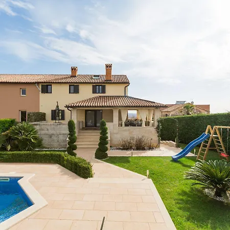 Atemberaubende Mit Pool, Jacuzzi, Sauna, Panoramablick, Eigener Taverne, Spielplatz, Kamin Σπίτι διακοπών Kaštelir